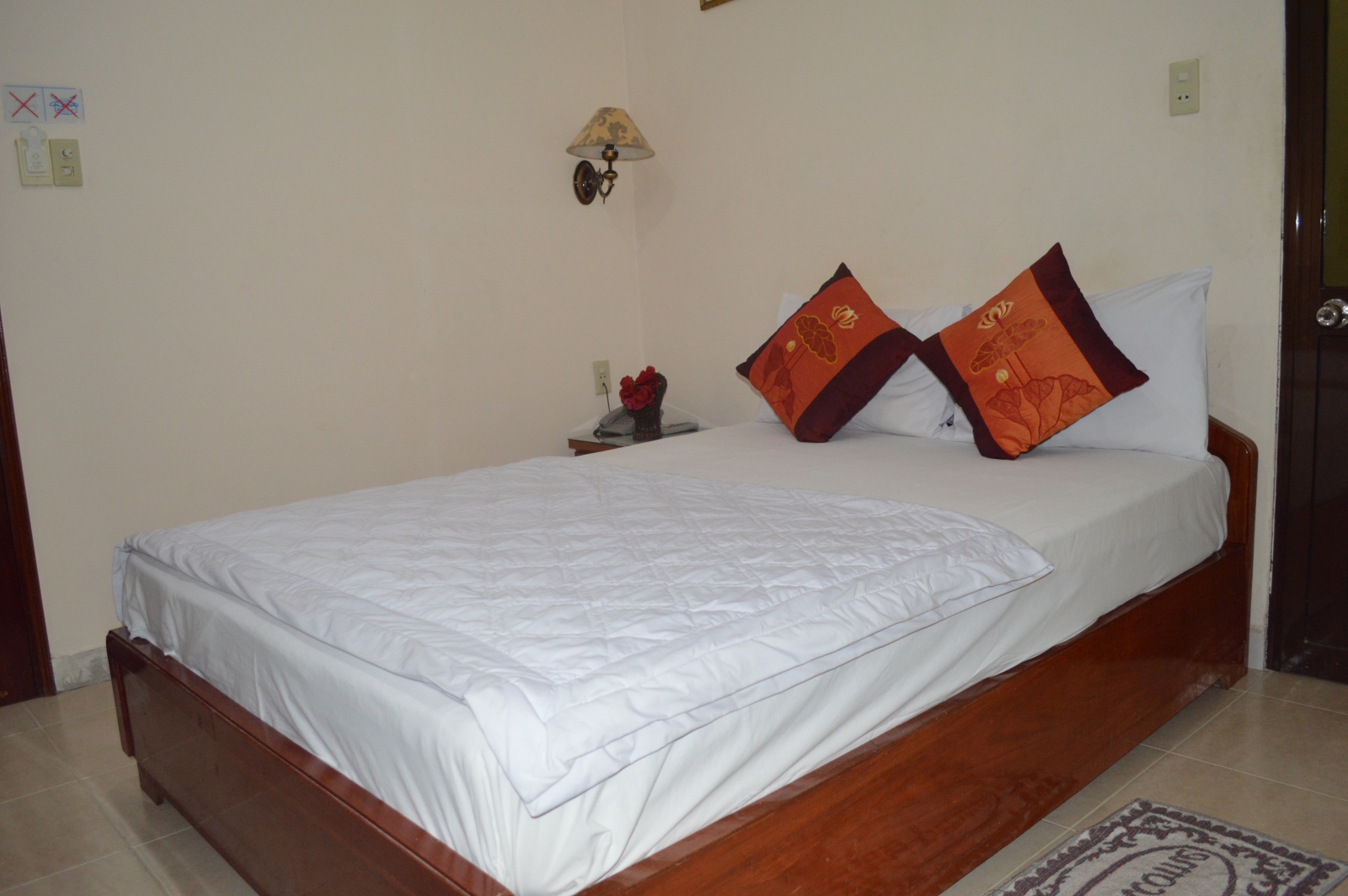 1 BED ROOM 1,6m. 1-2 PEOPLE. Free 2 bottles of water