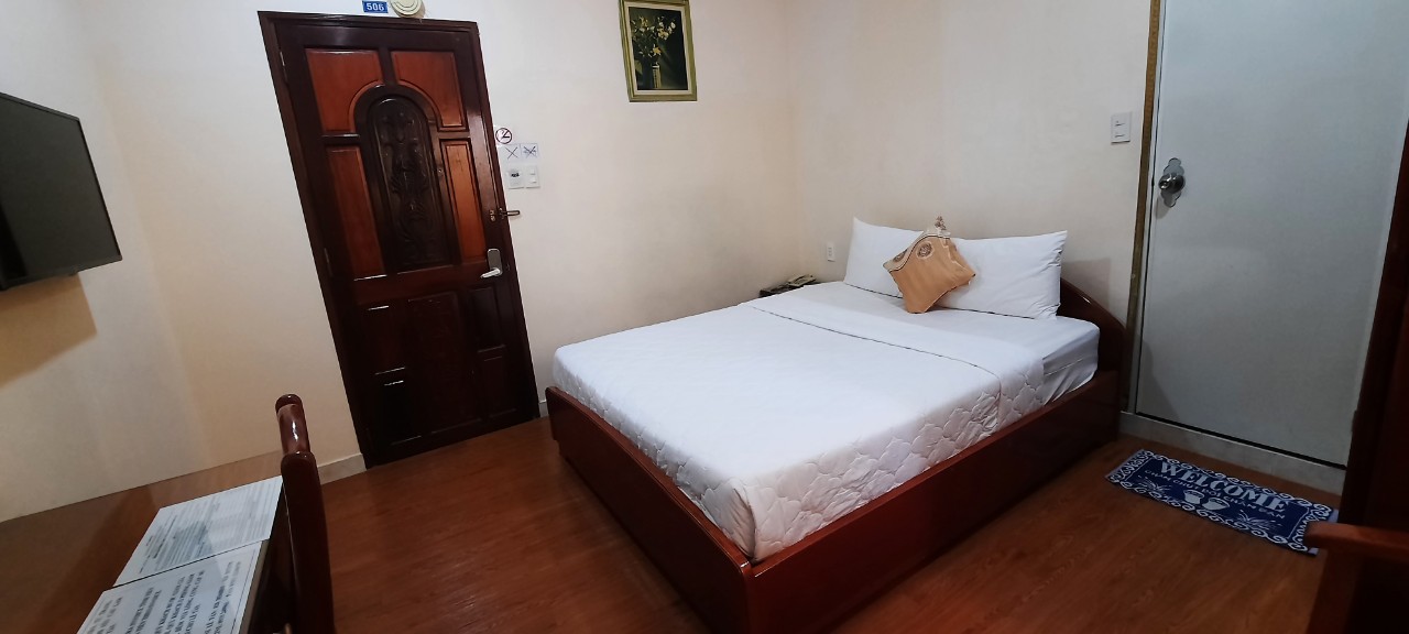  1 BED ROOM 1,6m - 1,8m. 1-2 PEOPLE. Free 2 bottles of water