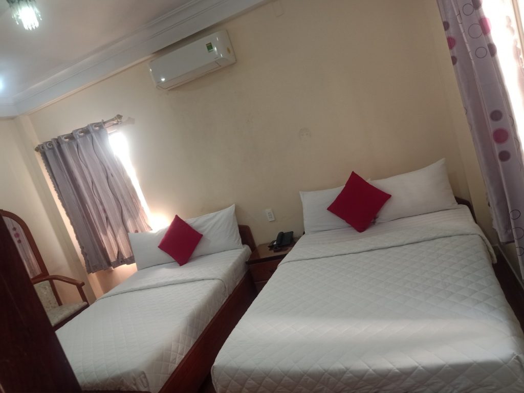  2 BED ROOM 1,6m. 2 PEOPLE. Free 2 bottles of water 